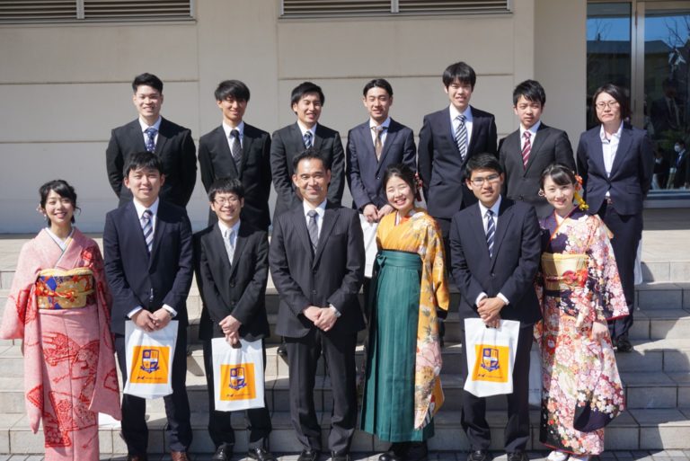 2019年度 卒業証書授与式 ｜ 法政大学 生命科学部 環境応用化学科 森研究室